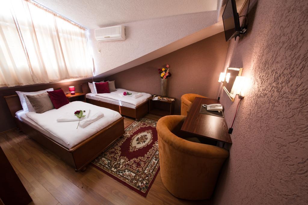 Hotel Ideal Podgorica Exterior photo